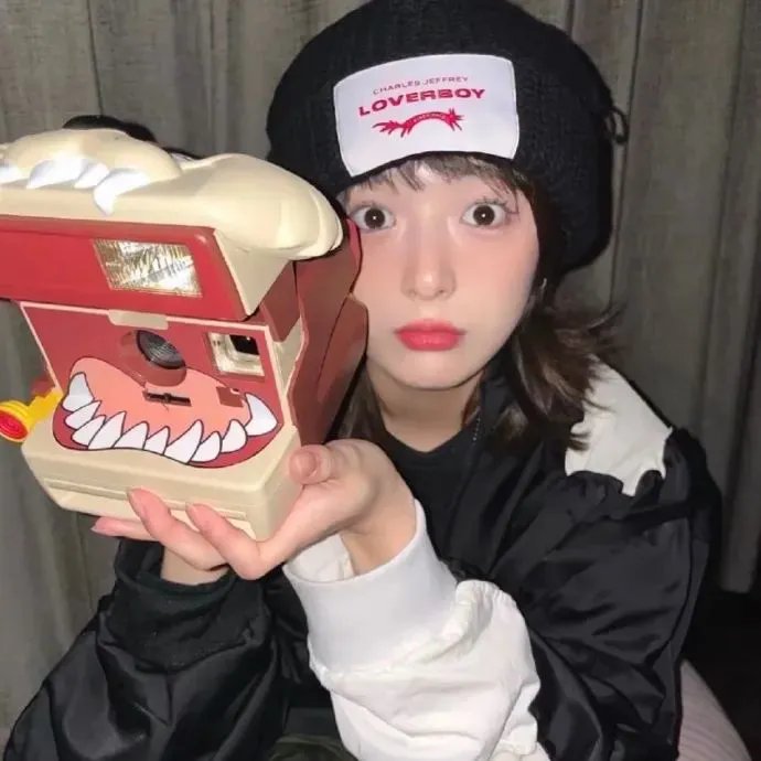 年轻女孩爱过来